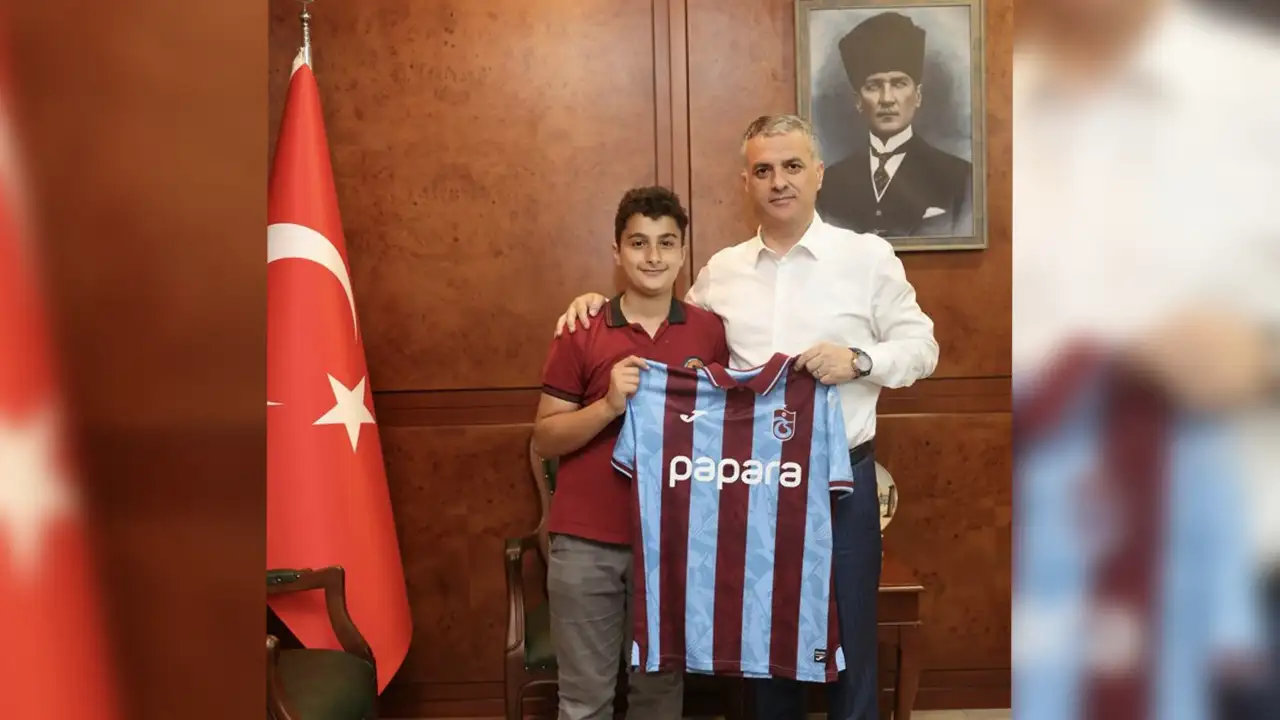 Filistinli Selam’a Trabzon’dan duygusal veda! Başkan Bıyık’tan Trabzonspor forması hediyesi