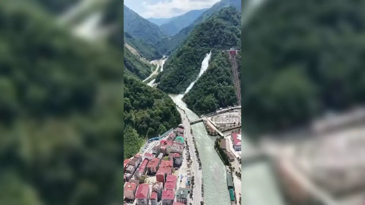 Giresun’da HES tahliyesi görsel şölene dönüştü! Yapay şelale hayran bıraktı