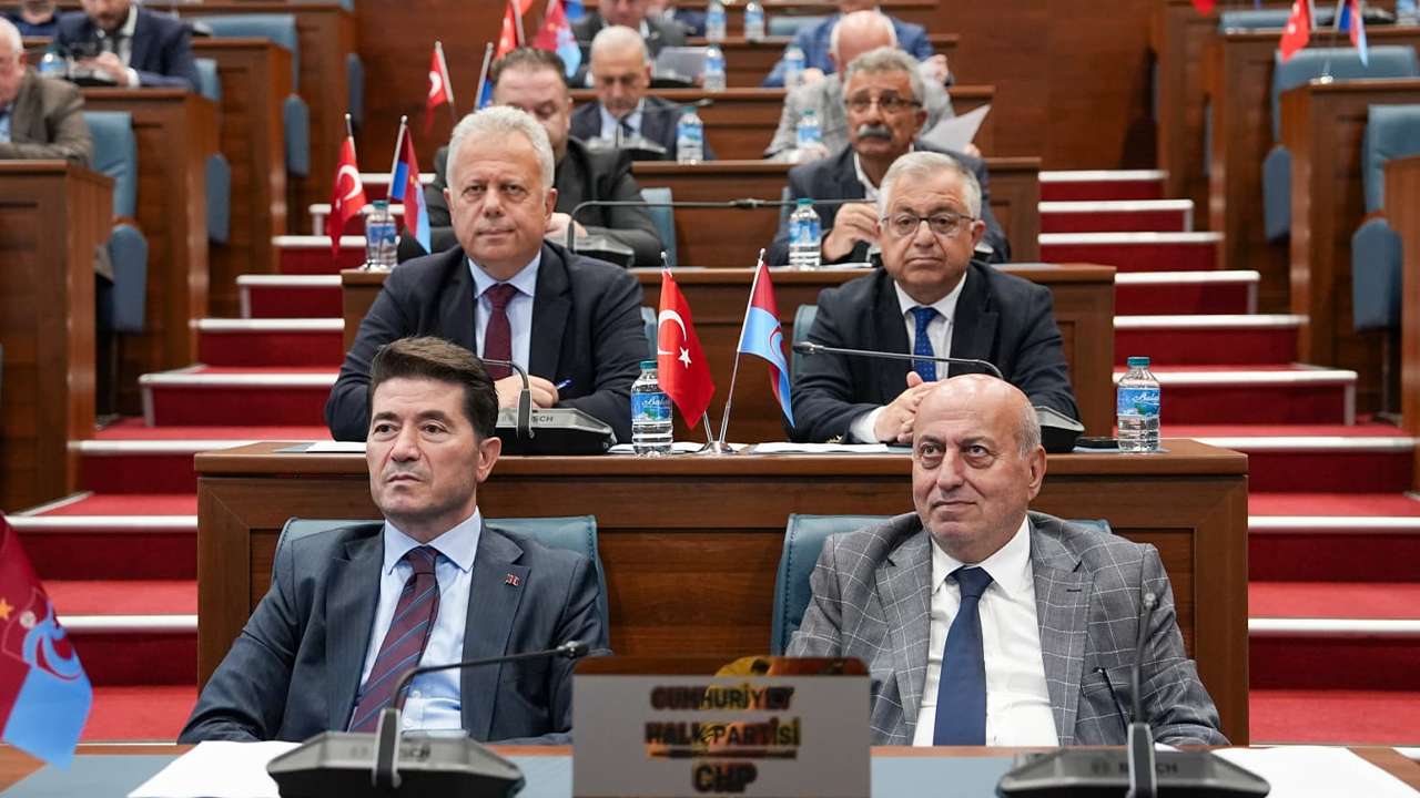 Cüneyit Zorlu “Büyükşehir Belediyesi aşırı borçlanıyor, buna ‘dur’ denilmeli”