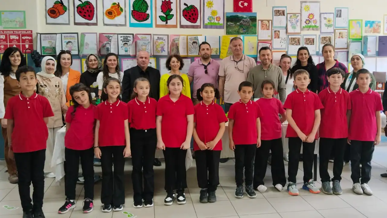 Artvin’de ilkokul öğrencilerinden yıl sonu sergisi