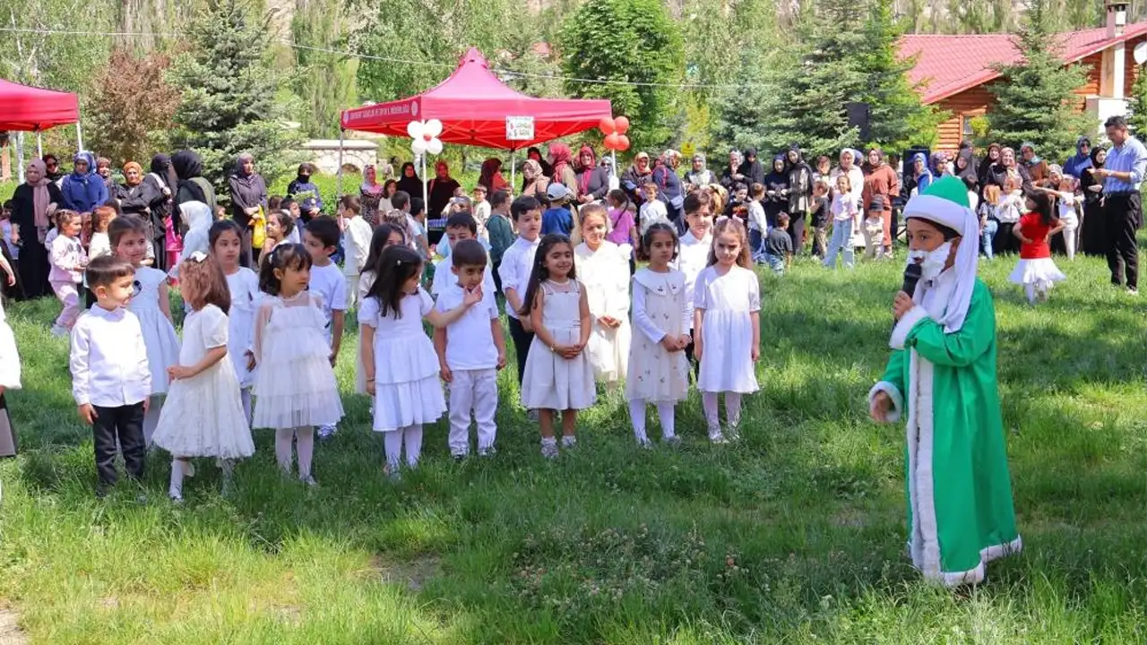 Bayburt’ta 4-6 yaş Kur’an kursu öğrencilerine yıl sonu şenliği