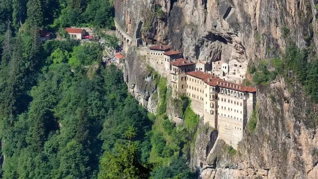 Trabzon’da Genç MÜSİAD buluşması! Sümela için özel izin alındı