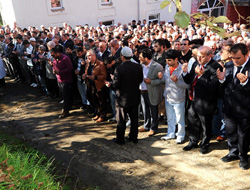 Samat'ın annesi toprağa verildi