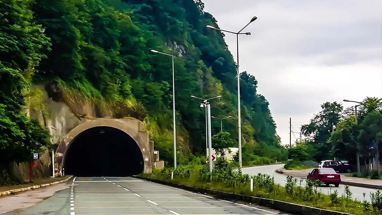 Artvin yolunu kullanacak sürücülere kritik uyarı! Tünellerde çalışma başladı