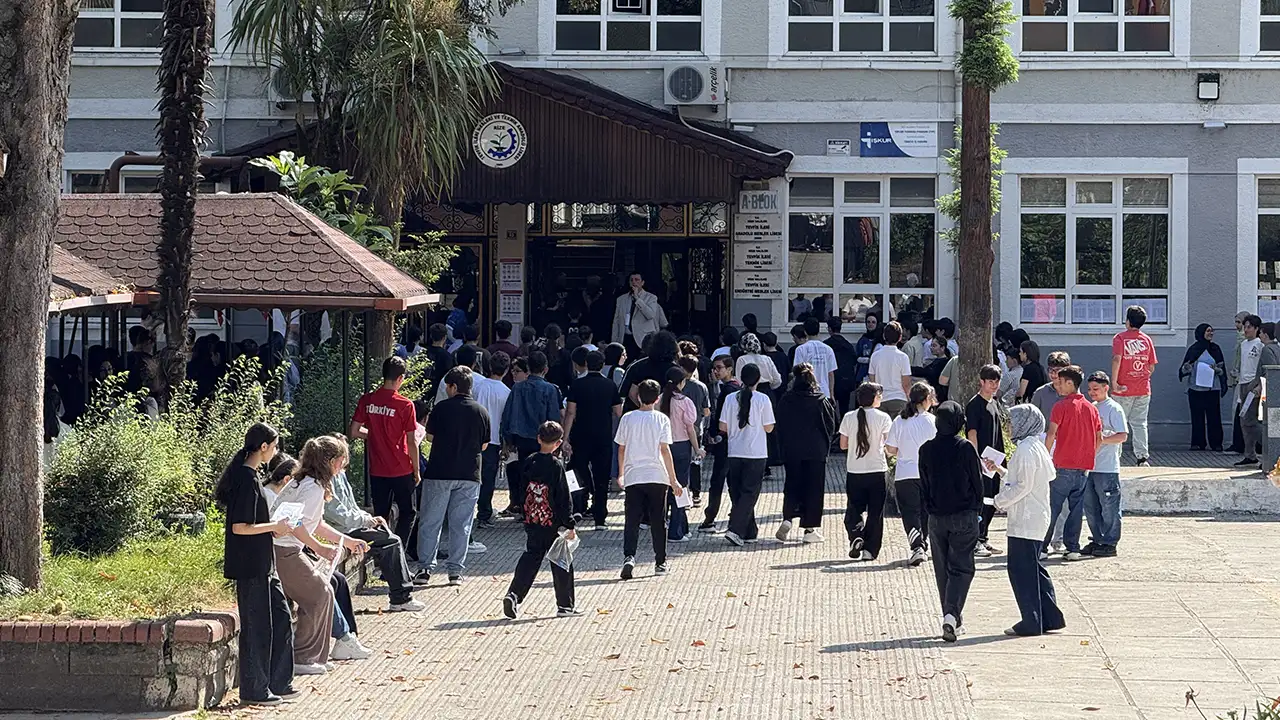 Yanlış okula gitti, son anda yetişti! Trabzon’da LGS heyecanı