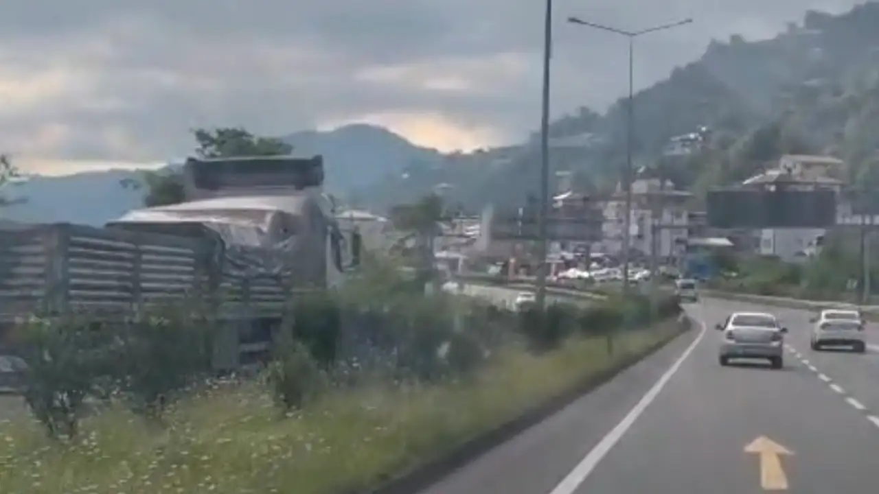 Trabzon'da yürekleri ağza getiren görüntü! Ters şeritte ilerledi