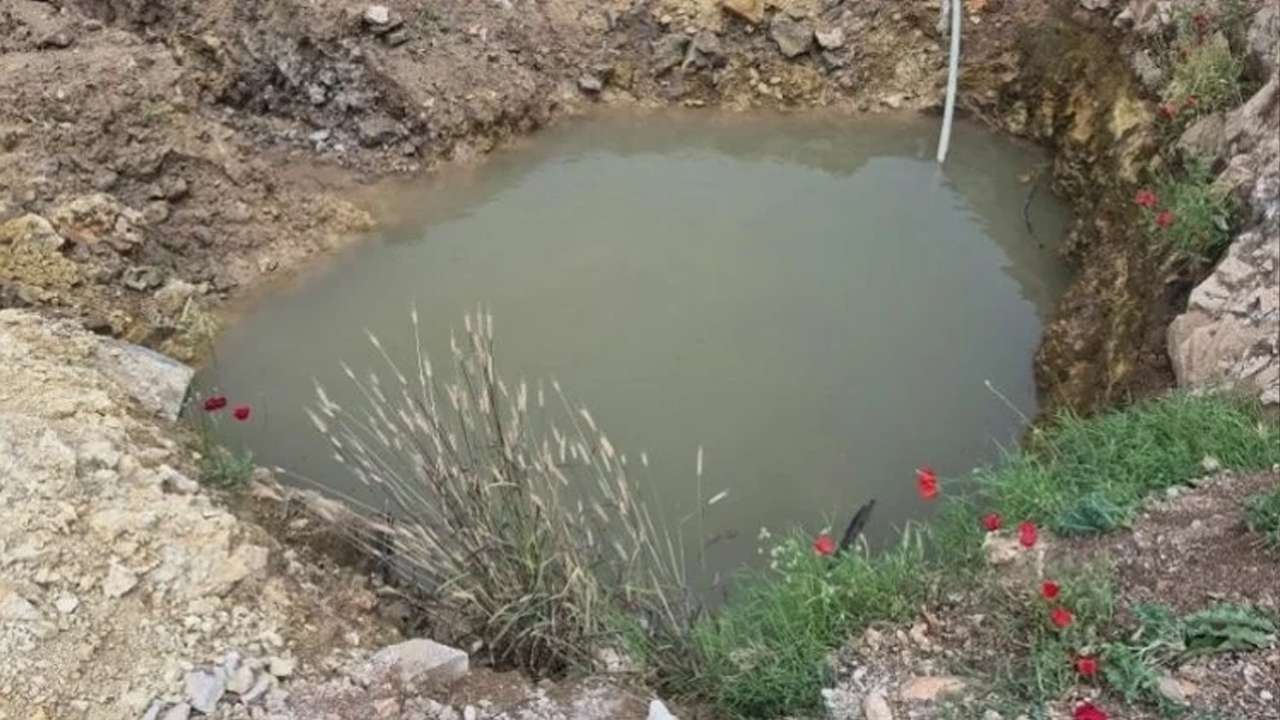 Su dolu inşaat çukuruna giren 2 kardeş boğuldu