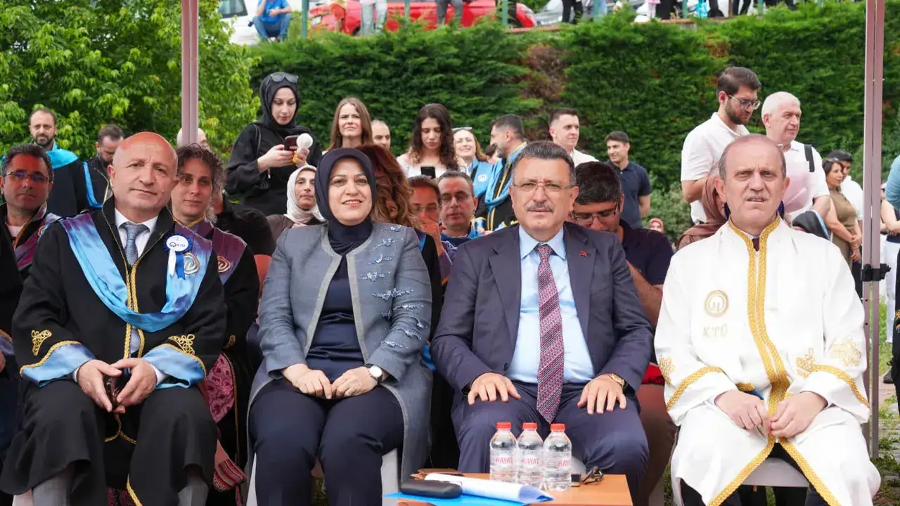 Başkan Genç KTÜ’de mezuniyet coşkusuna ortak oldu: “2053 ve 2071 vizyonuna gençlerimiz yön verecek”