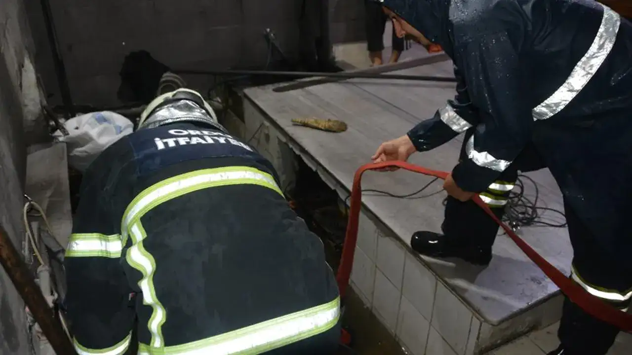 Ordu’yu sağanak vurdu! Ev ve iş yerlerini su bastı