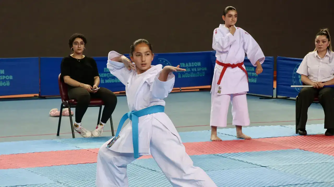 Trabzon'da 450 sporcu karate heyecanı yaşadı