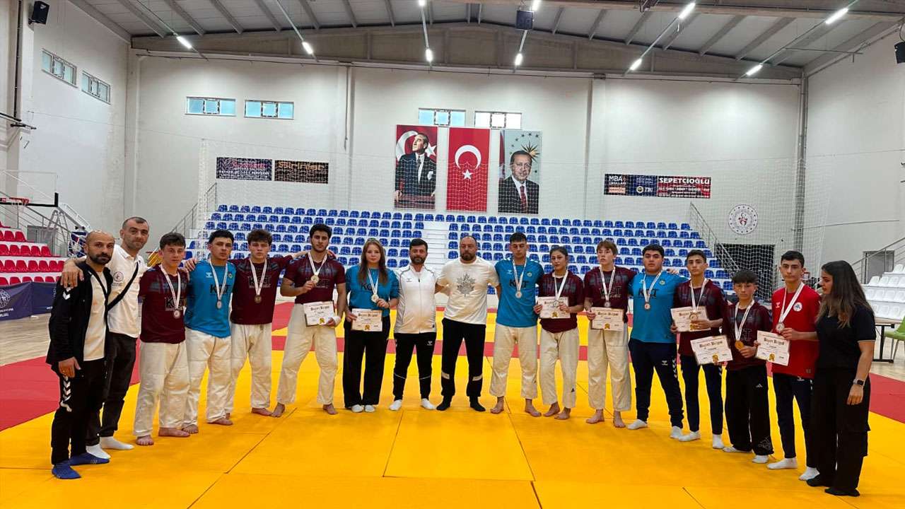 Trabzon’un altın nesli ortaya çıkıyor! Düzköy’ün evlatları ülkeyi salladı 3 altın 4 gümüş 3 bronz