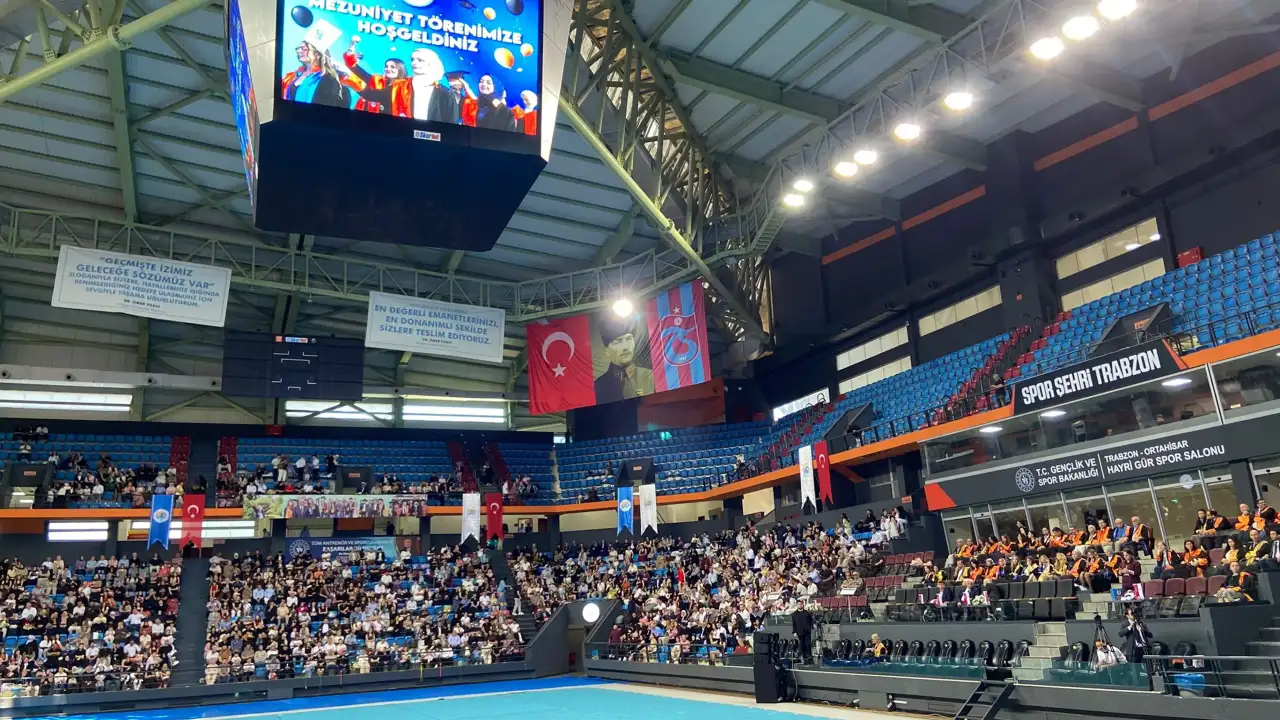 Avrasya Üniversitesi’nde mezuniyet heyecanı yaşanıyor