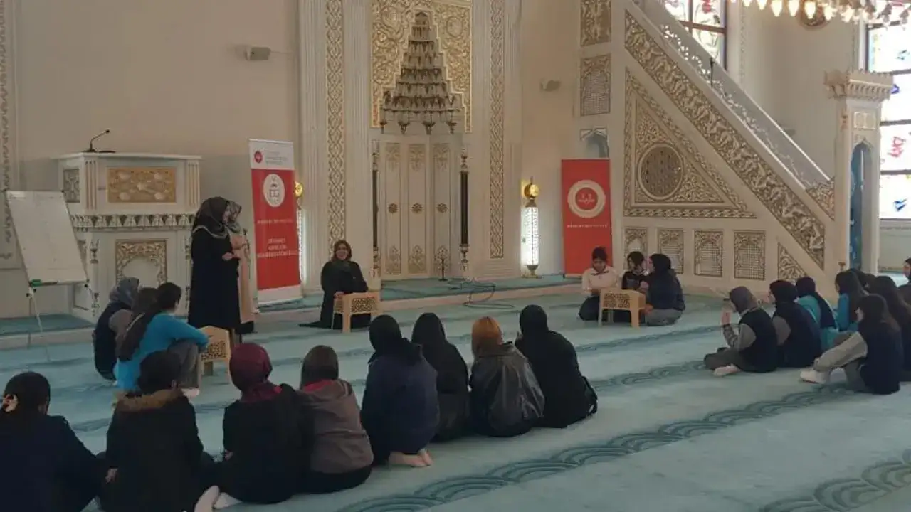Bayburt'ta ÇEDES şenliğinde öğrenciler doyasıya eğlendi