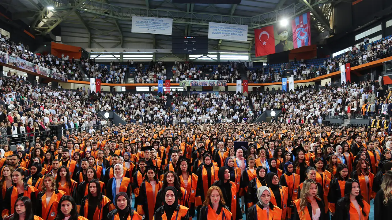 Avrasya Üniversitesi’nde mezuniyet coşkusu