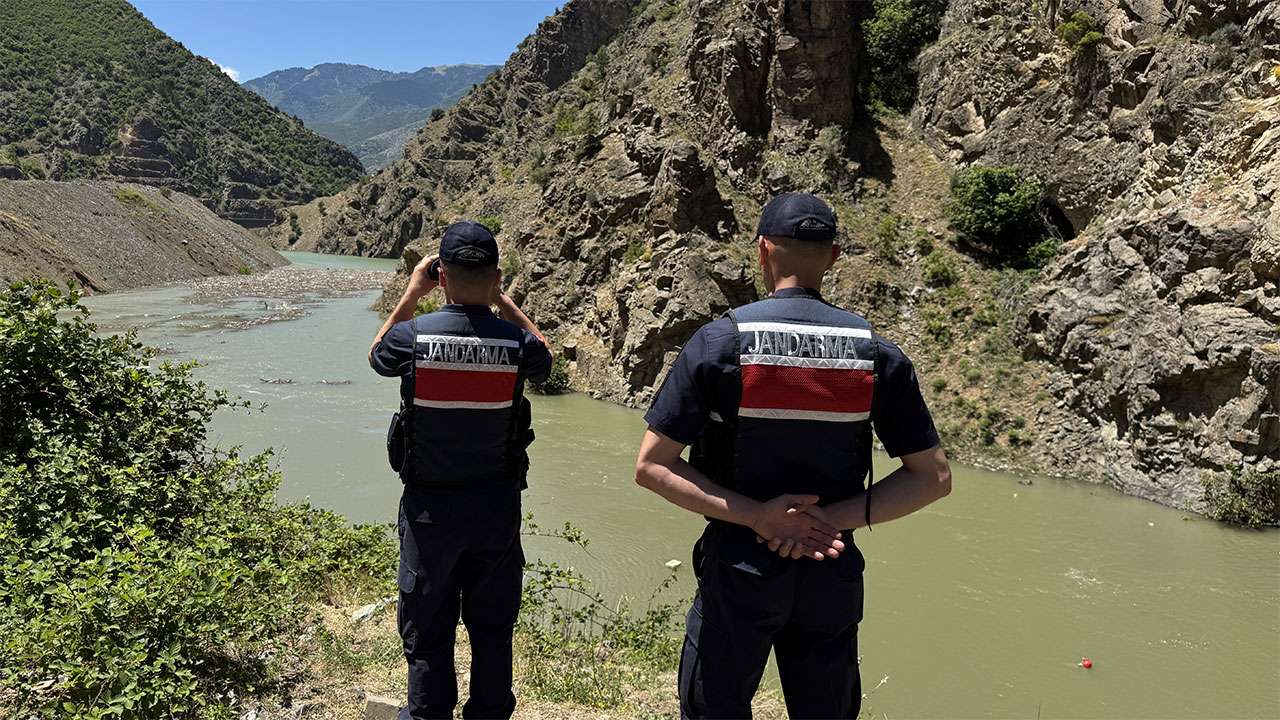 Artvin’de zamanla yarış! 85 kişilik ekip baba ve oğulu arıyor