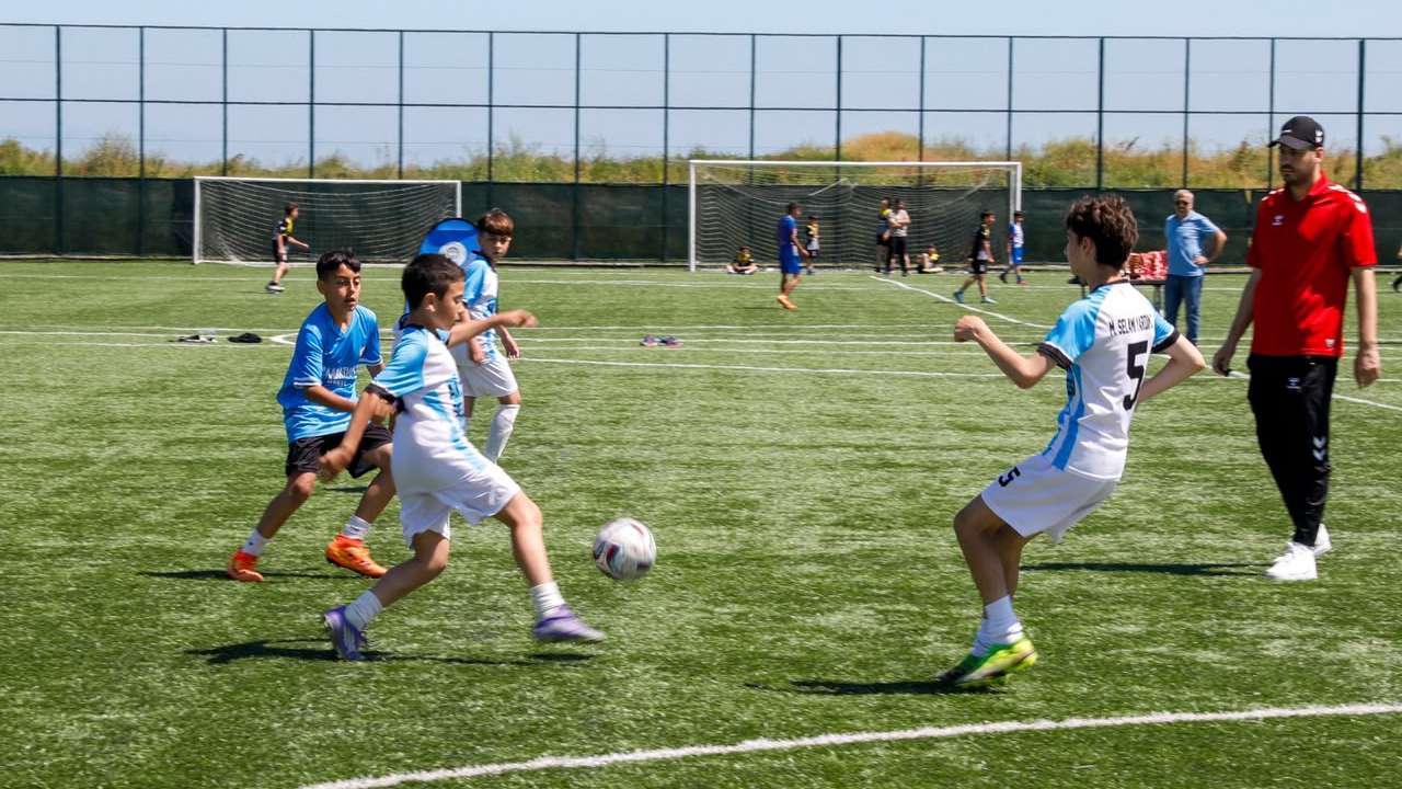 Akçaabat Belediyesi gençleri sporla buluşturmaya devam ediyor