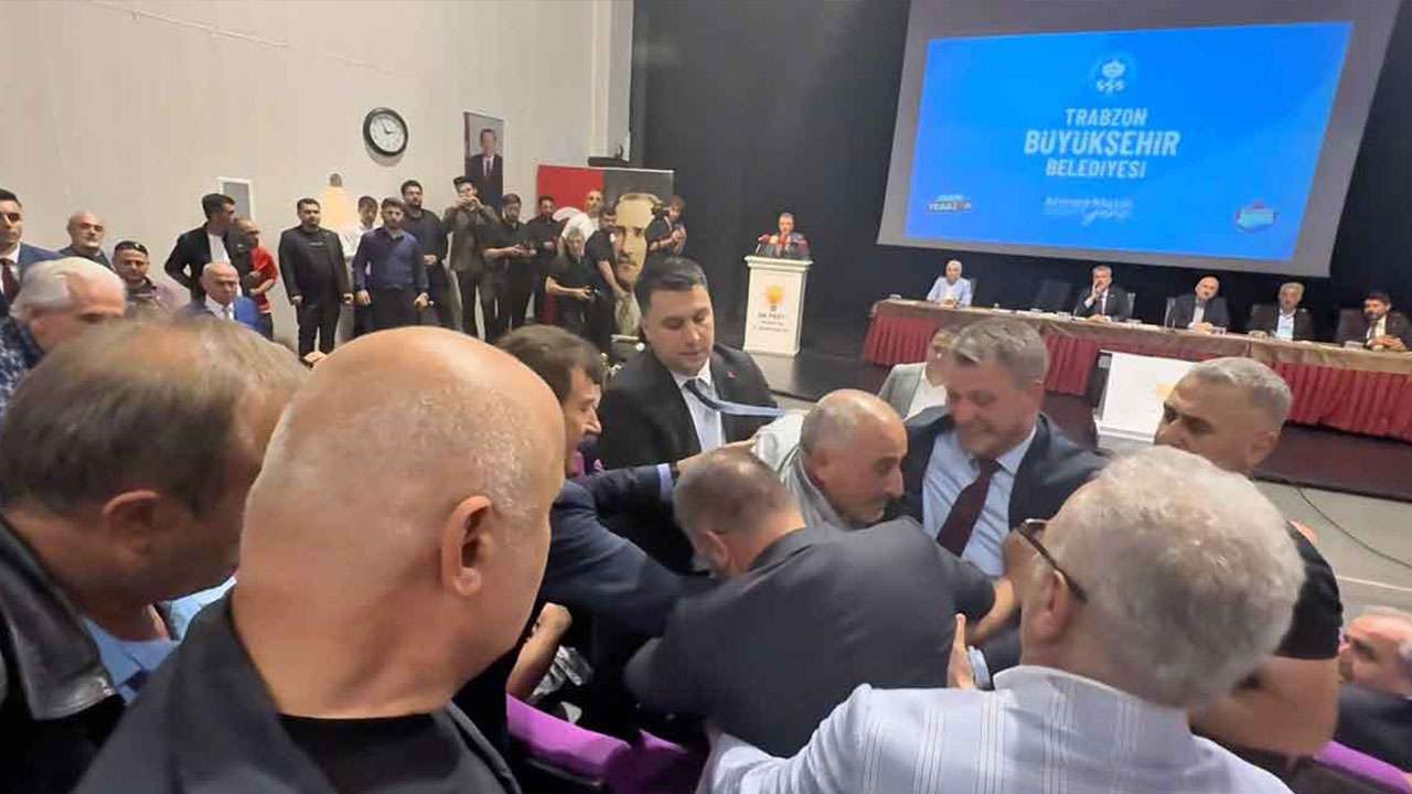 AK Parti Trabzon İl Başkanı Sezgin Mumcu açıkladı: "Toplantı düzenini bozduğu için salondan çıkarıldı"