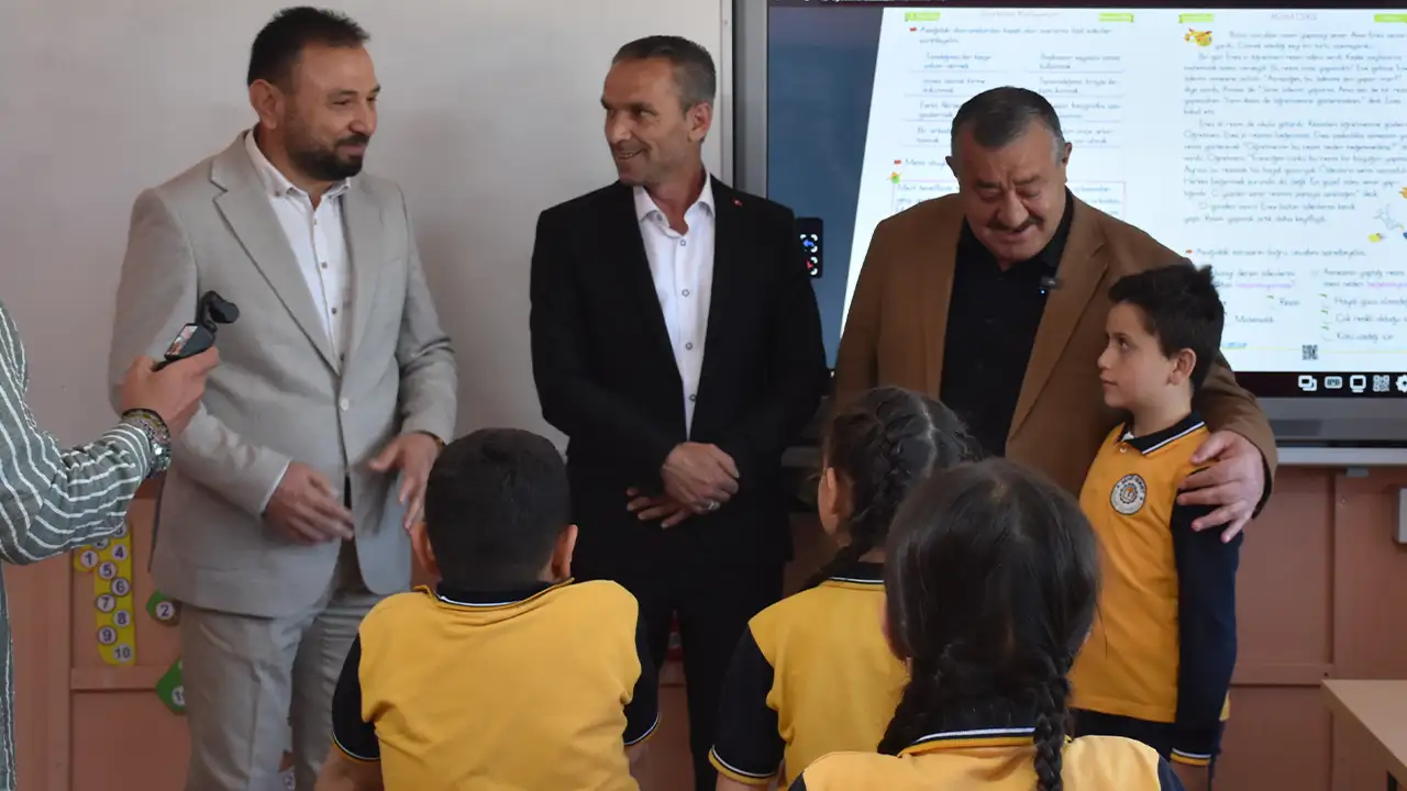 Sınıf Başkanı oldu: Belediye başkanını okula getirdi