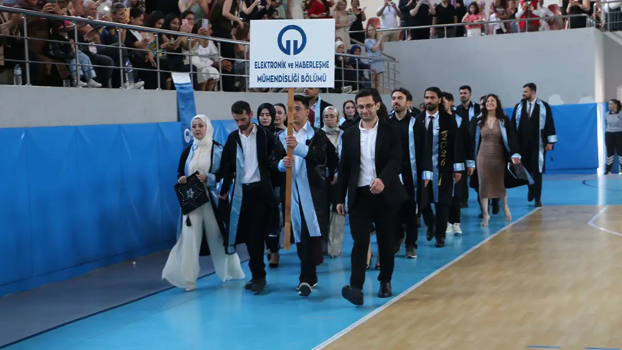 KTÜ Of Teknoloji Fakültesi’nde mezuniyet coşkusu
