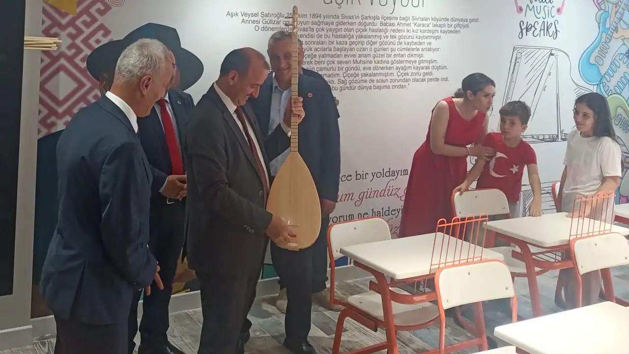 Pelitli 75. Yıl Cumhuriyet Ortaokulu’nda sanat dolu açılış