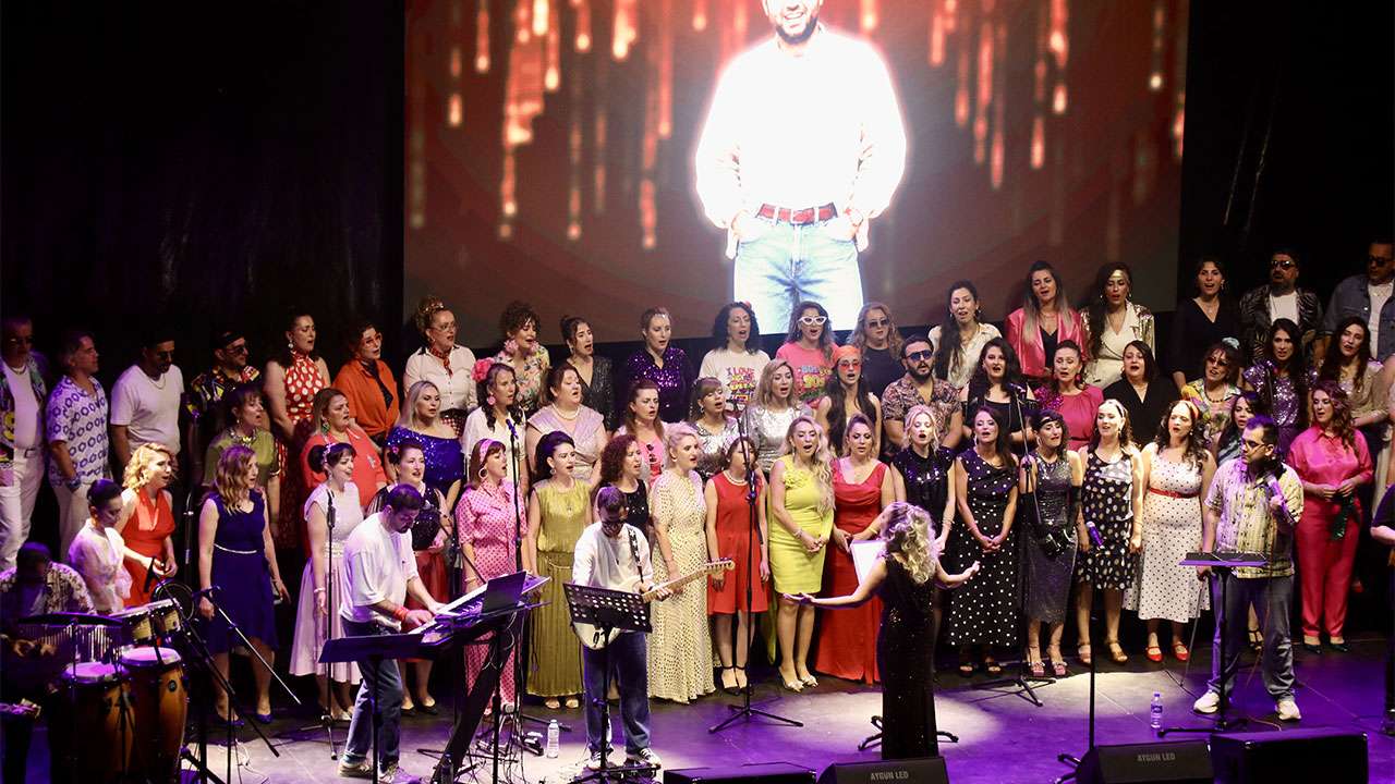 Trabzon'da öğretmenlerden nostalji dolu müzik gecesi
