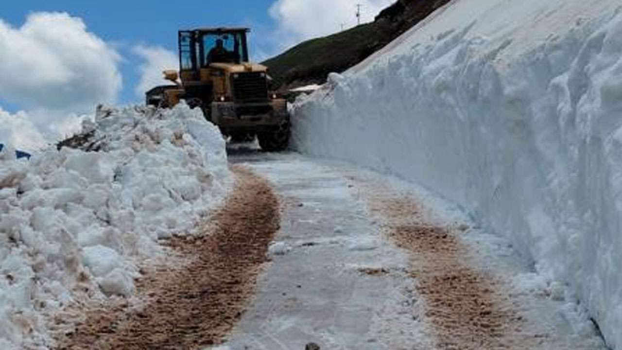 Rize yaylalarında haziranda kar ve çığ mesaisi sürüyor