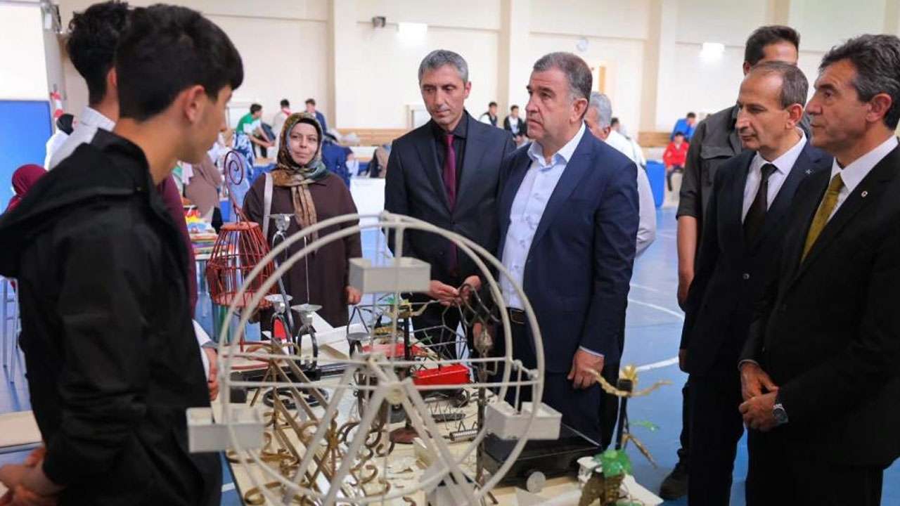 Bayburt’ta mesleki eğitim fuarında öğrencilerin projeleri sergilendi