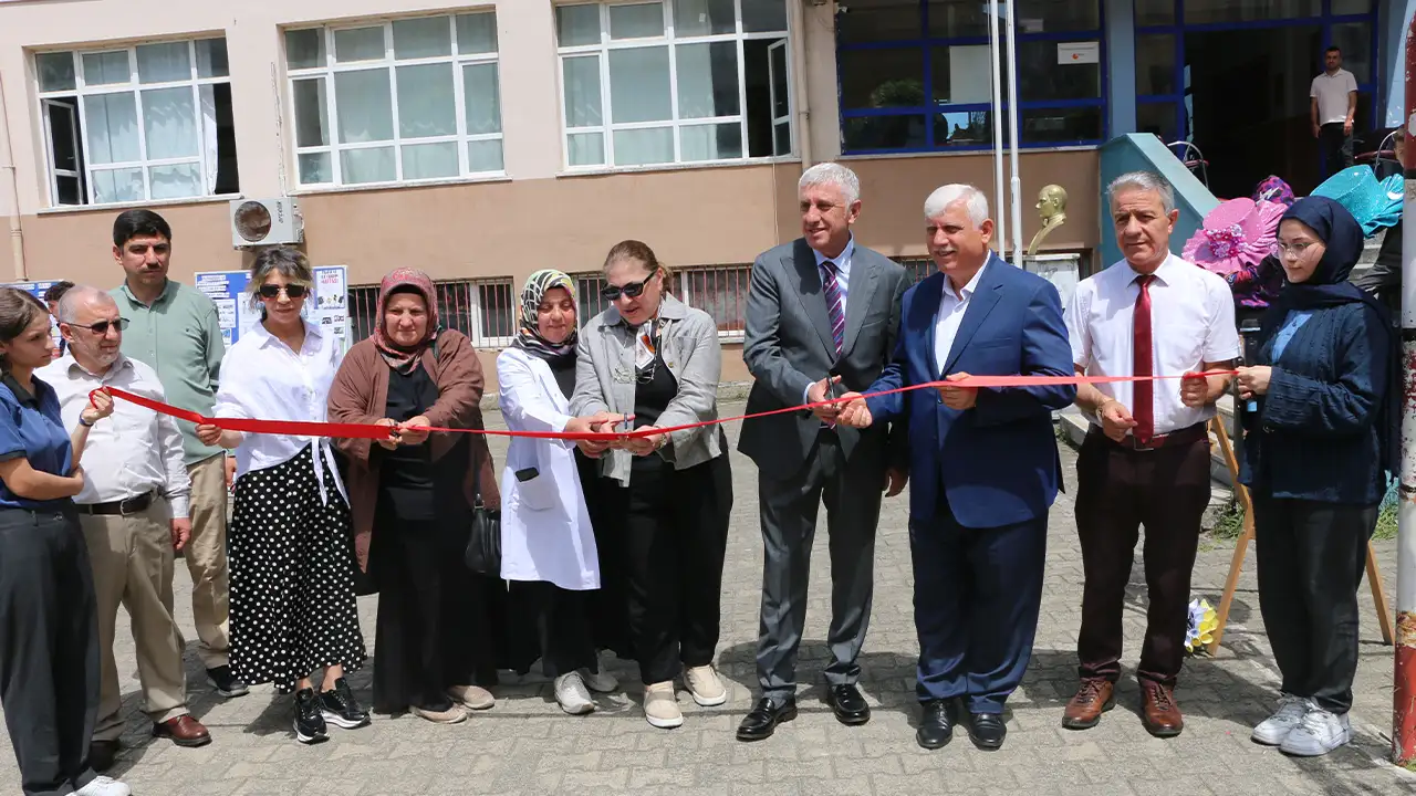 Of'ta Öğrencilerin eserleri yıl sonu sergisinde beğeniye sunuldu