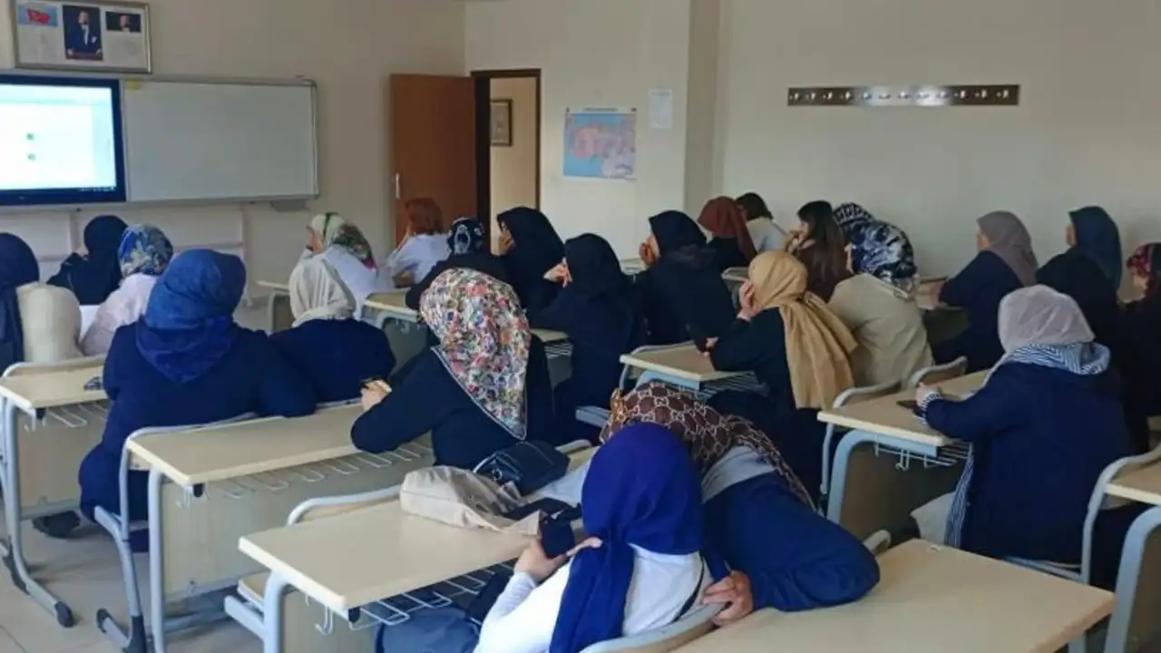 Bayburt'ta HEM Kursiyerlerine İletişim Becerileri Eğitimi