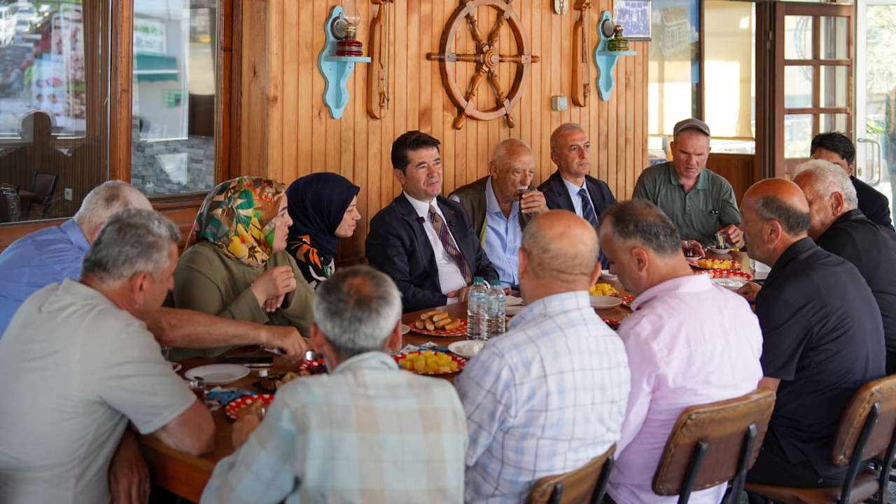 Başkan Kaya Değirmendere’de vatandaş ve esnafla buluştu