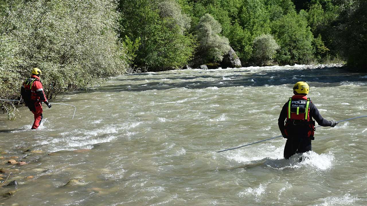 Artvin’de kayıp baba ve oğul için arama sürüyor