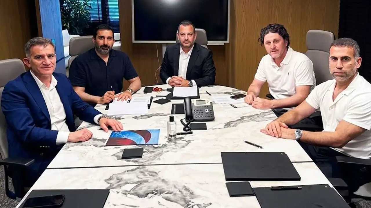 Transferlerin gizli mimarlarıyla yollar ayrılıyor