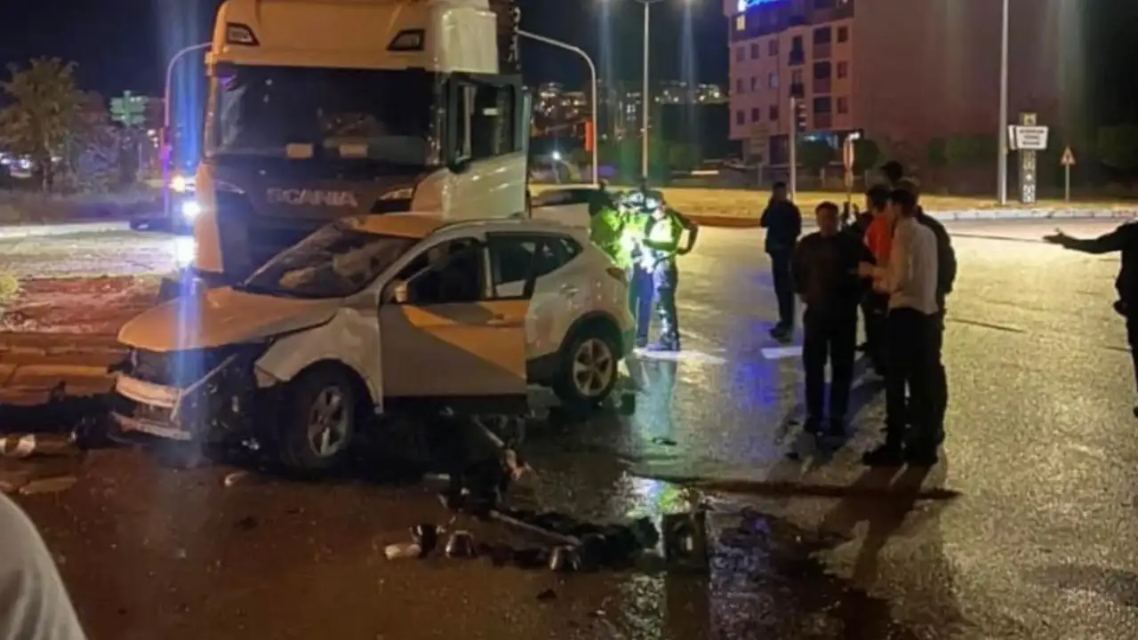 Bayburt’ta tır ile cip çarpıştı! 1 kişi yaralandı