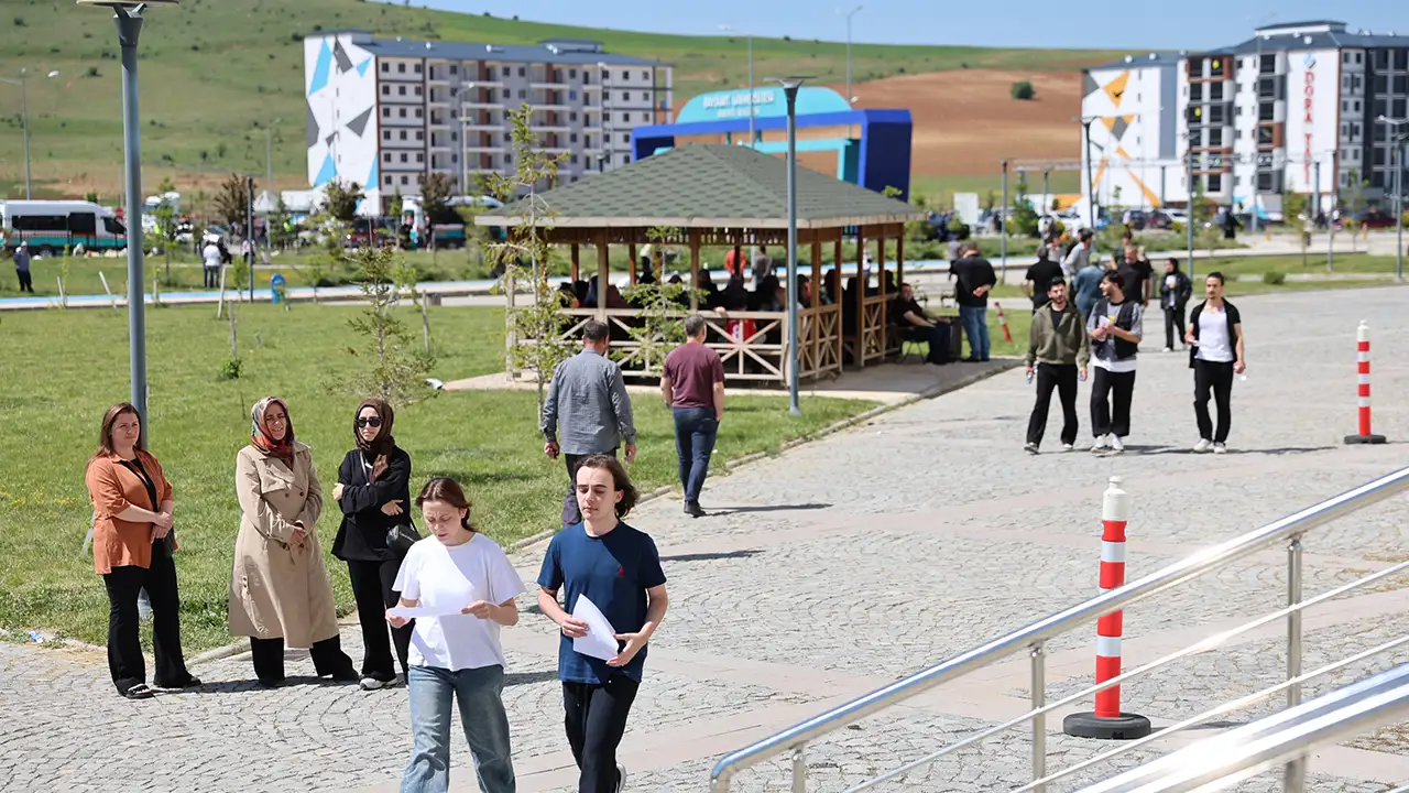 Trabzon’da 24 bin aday YKS’nin ilk oturumunda ter döktü
