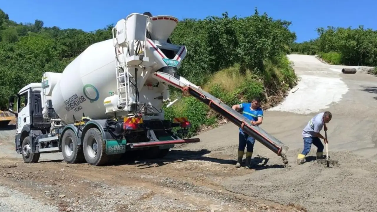 Ordu’da heyelan sonrası açılan yol betonla güçlendirildi