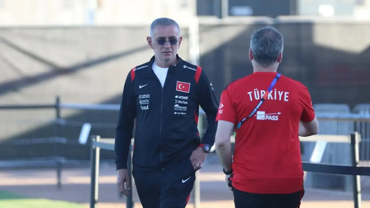 Hacıosmanoğlu'ndan Montella kararı: "Yola birlikte devam edeceğiz"