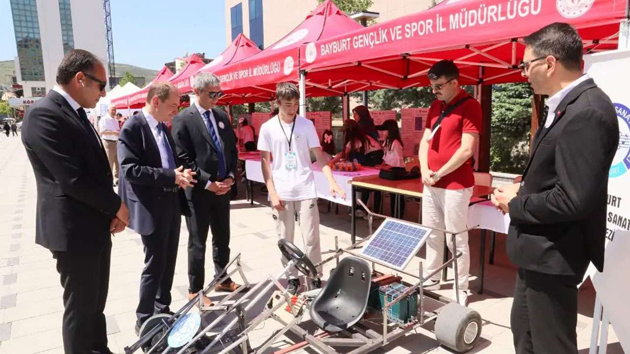 Bayburt'ta öğrencilerin projeleri vatandaşlarla buluştu