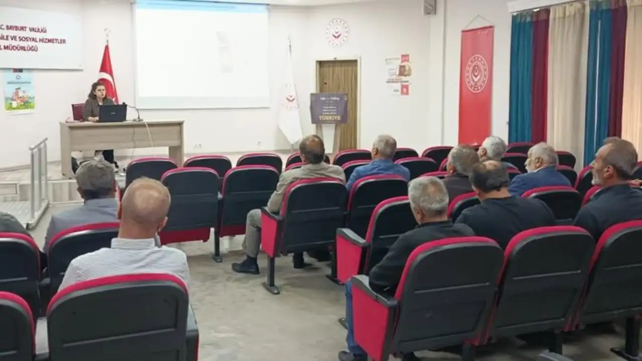 Bayburt’ta muhtarlara sosyal hizmetler bilgilendirmesi