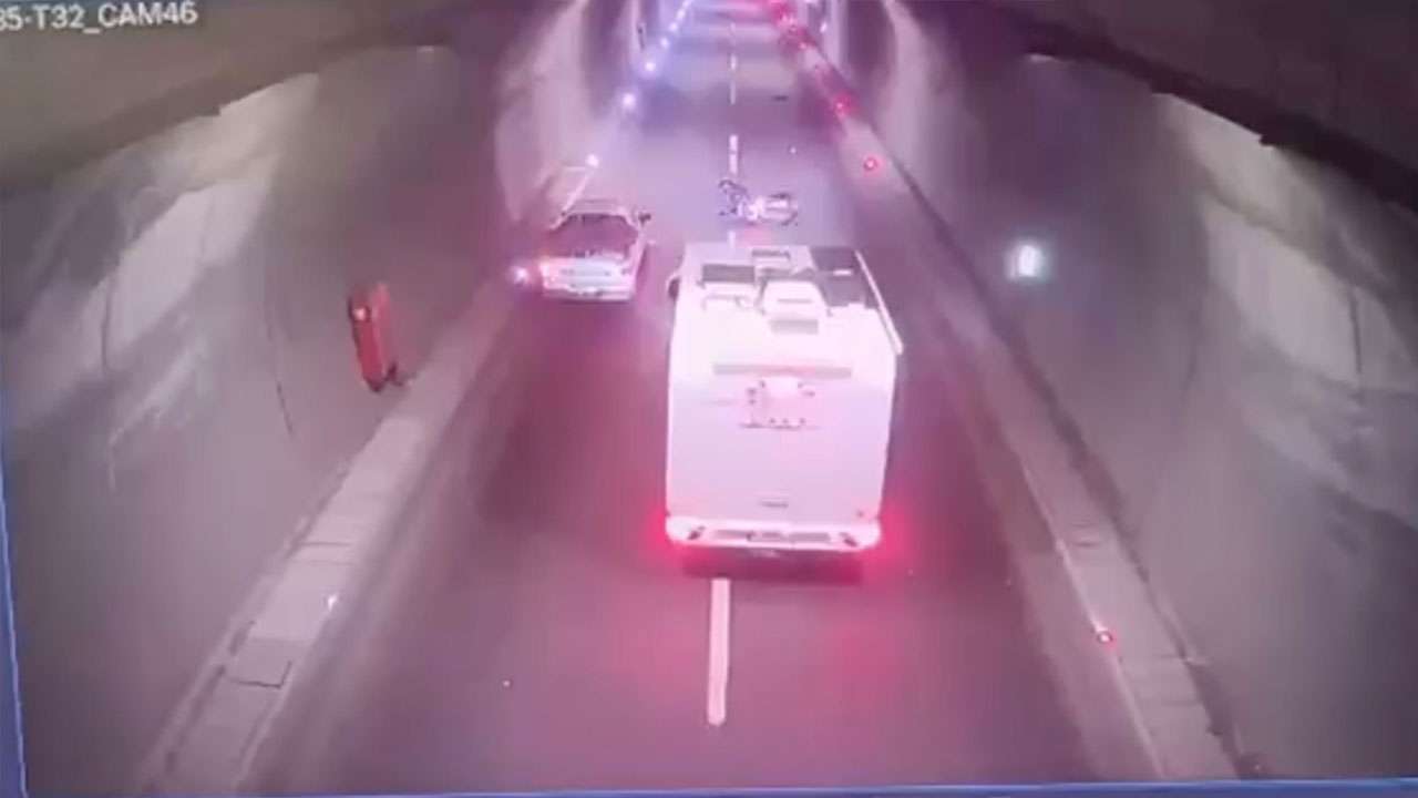 Artvin'de Cankurtaran Tüneli’nde motosiklet kamyona çarptı: 1 yaralı