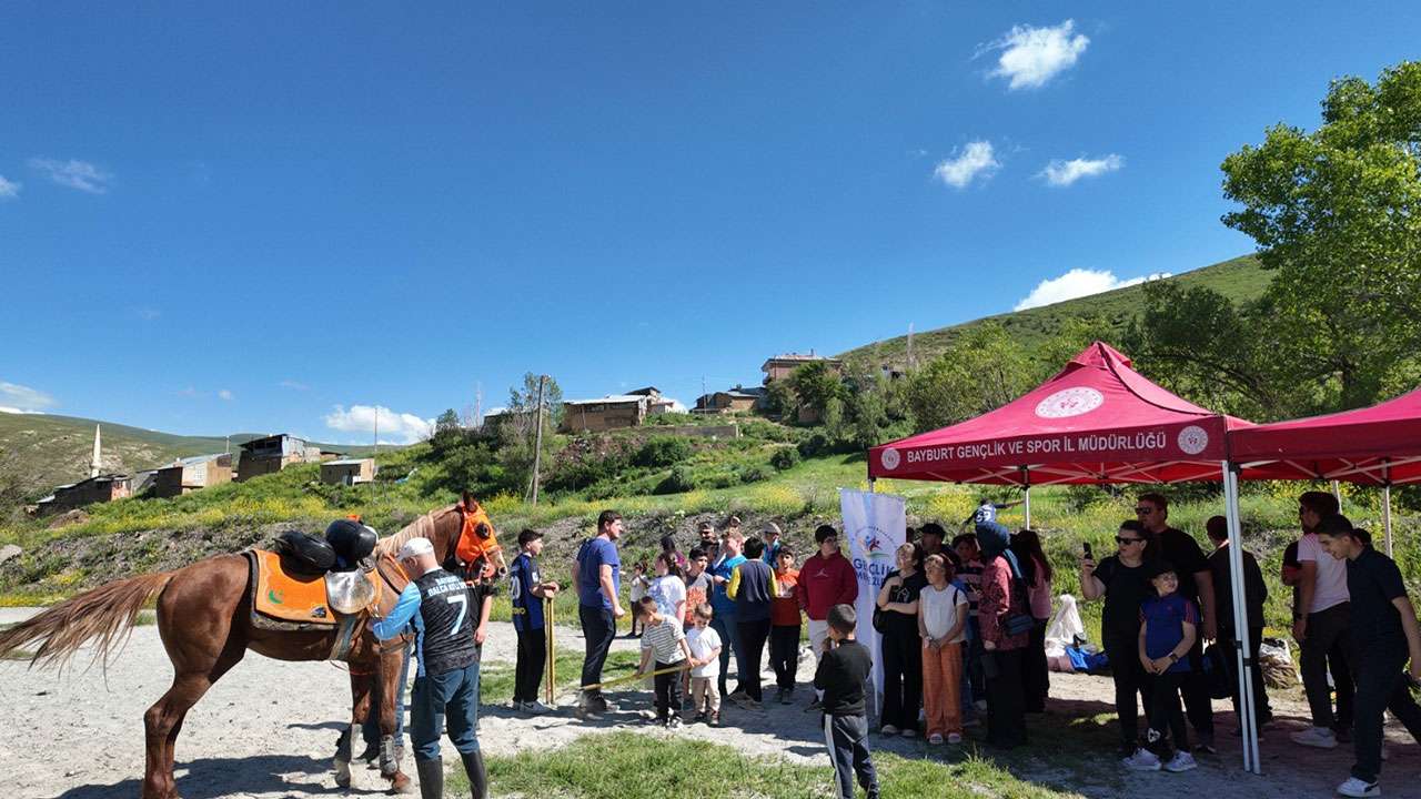 Bayburt’ta DENEYAP öğrencileri ata sporu ciritle buluştu
