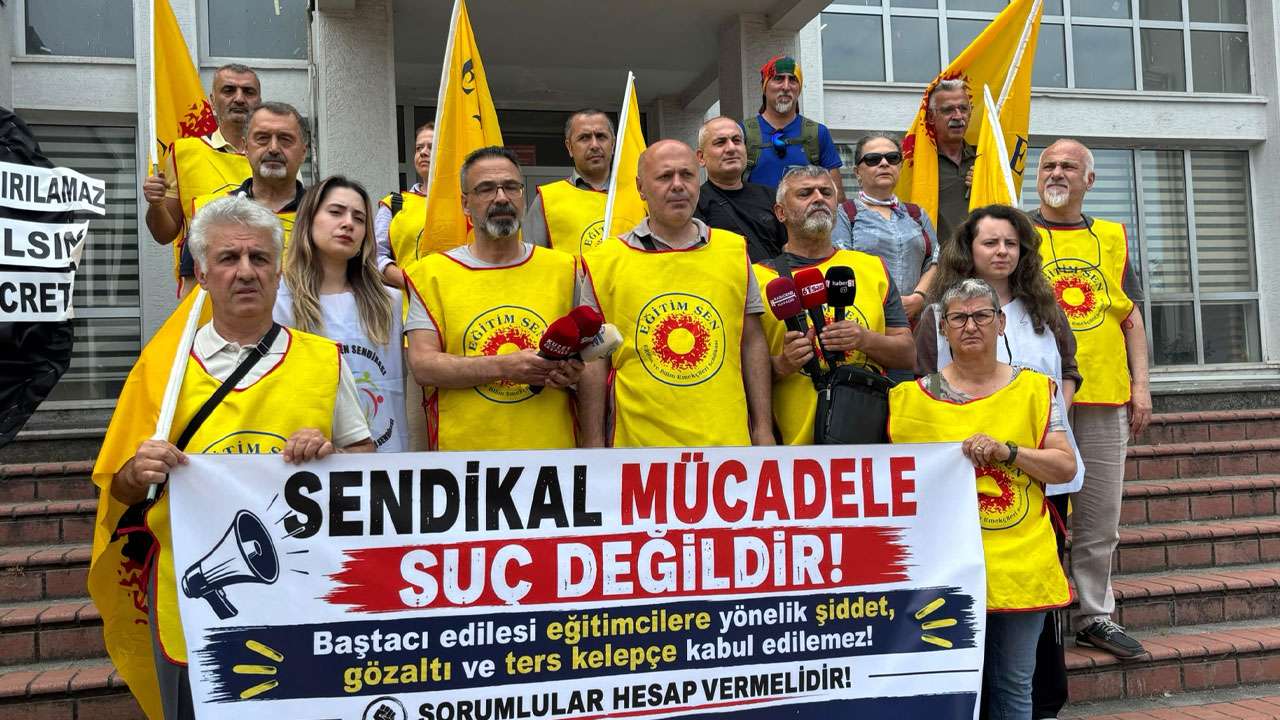 Eğitim Sen Trabzon’dan öğretmenlere destek! “Öğretmenlerin karşısına barikat değil, çözüm konulmalıdır”