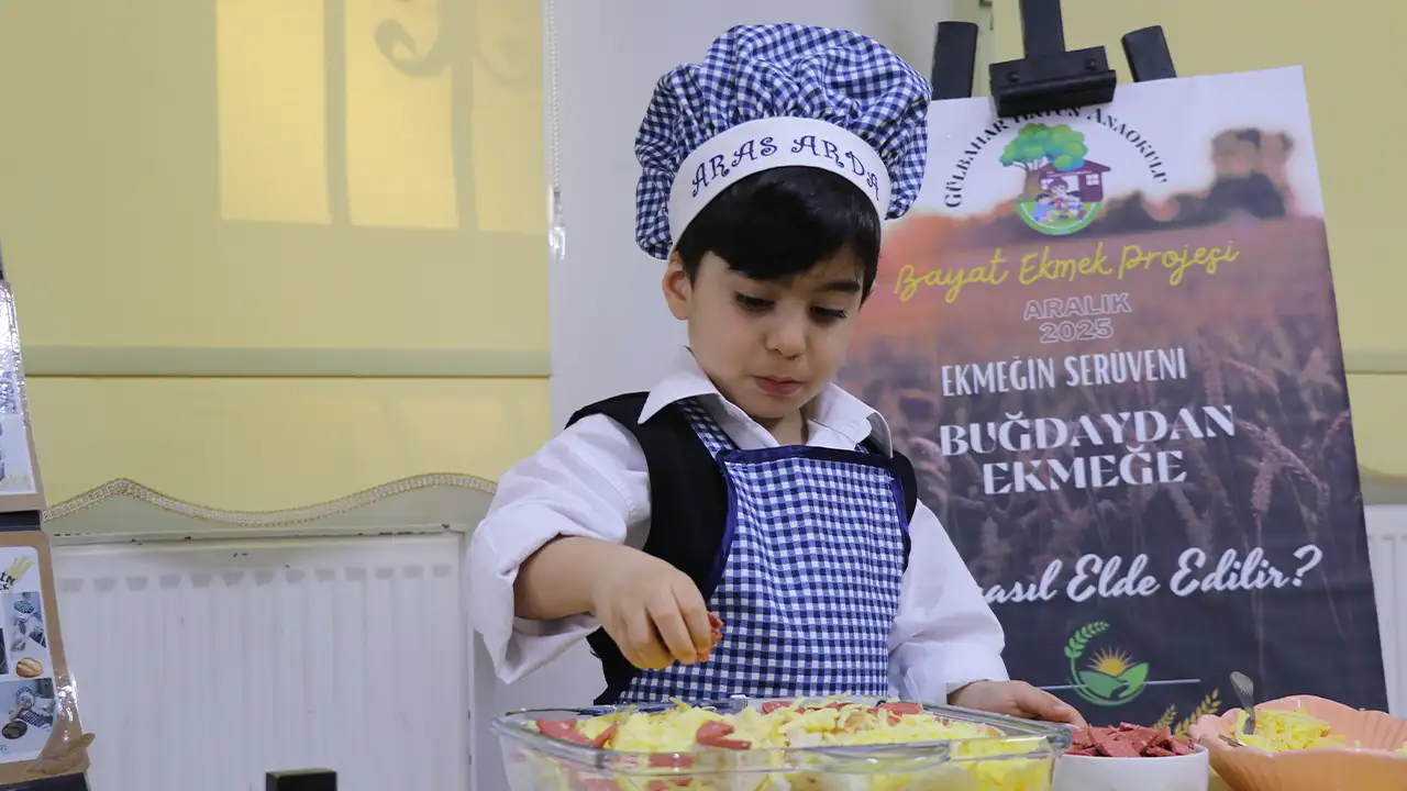 Rize'de minikler bayat ekmekle israfa karşı bilinçlendi
