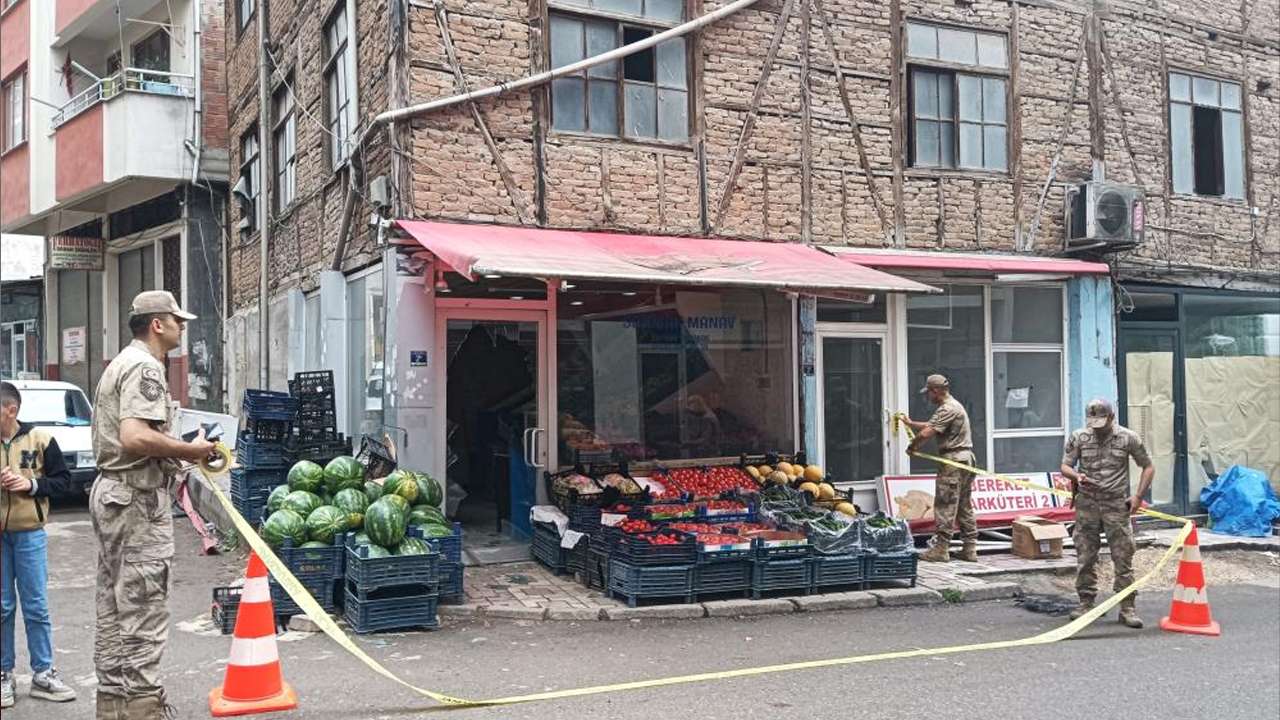 Bölgemizde dehşet! Eşini öldürdü, bir kişiyi ağır yaraladı