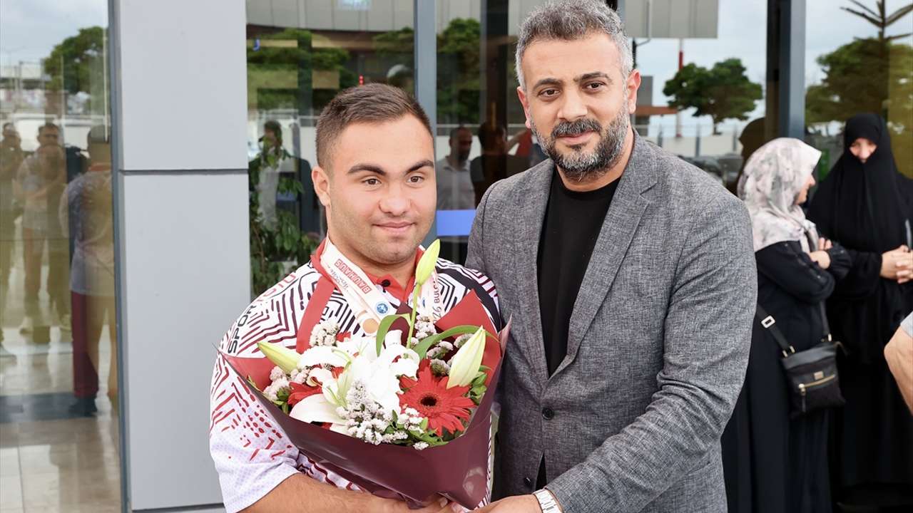 Bulgaristan’da destan yazan Trabzonlu Abdullah İnan memleketinde çiçeklerle karşılandı