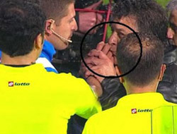 Vural hakemin elini neden öptü