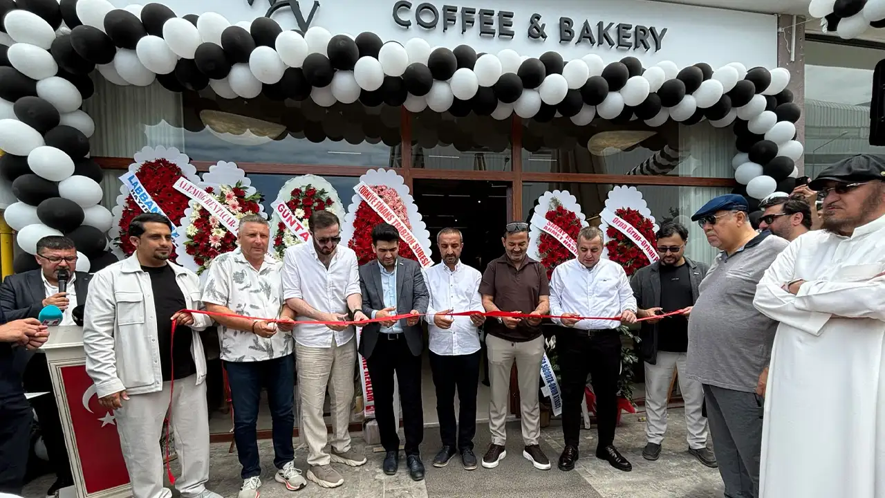 Trabzon’da yeni konsept kafe açıldı! Kahve, loca ve sinema bir arada