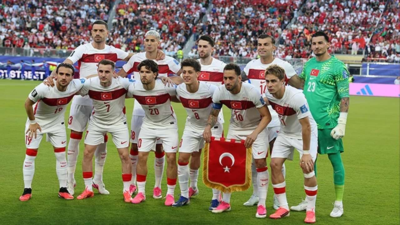 Milli Takım performansı tartışılmaya devam ediyor! "Bir ay boyunca Türkiye konuşulmayacak"
