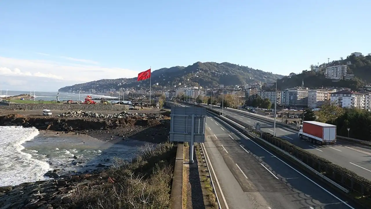 Trabzon-Rize yolunda üst geçit çalışması!