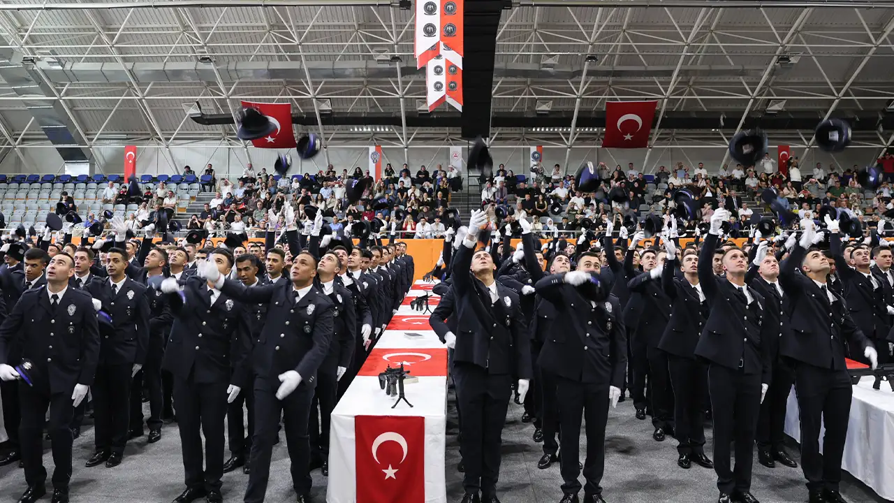 Bayburt POMEM'de 342 polis adayı mezuniyet sevinci yaşadı