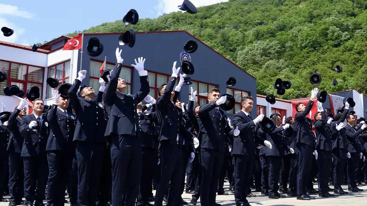 Trabzon POMEM'de 332 polis adayı mezuniyet sevinci yaşadı